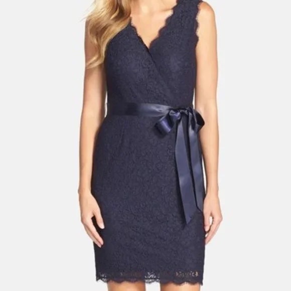 Adrianna Papell Dresses & Skirts - Adrianna Papell lace navy dress